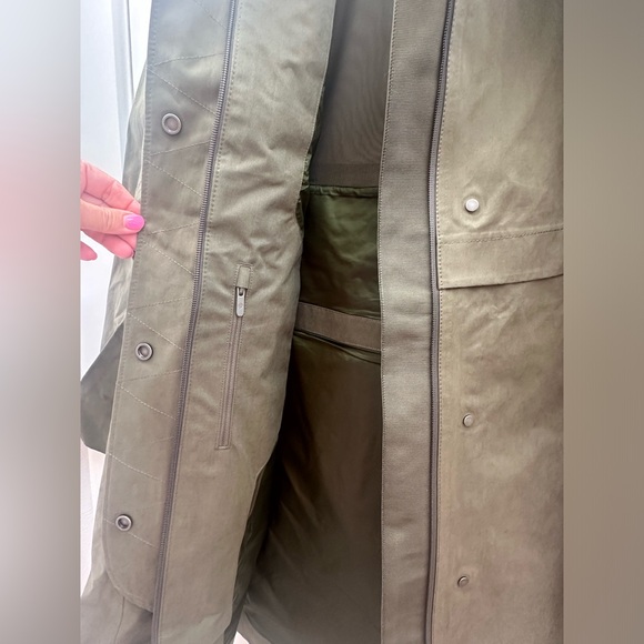 Lululemon Rain Shaker Trench 
Brand new with tags - Picture 4 of 8